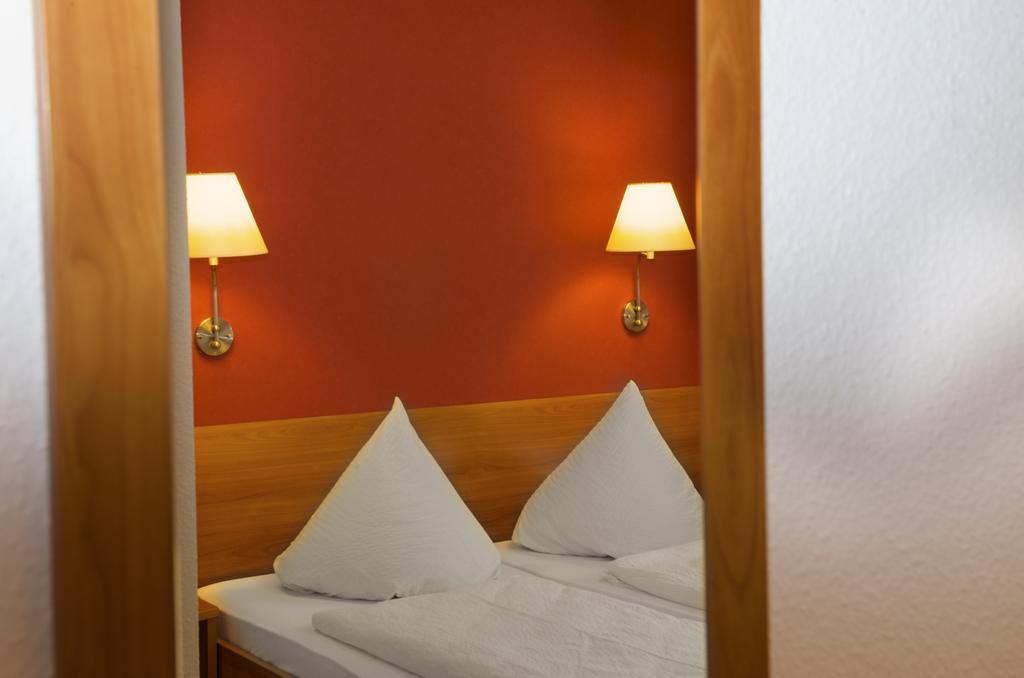 Gasthof Zum Kreuz Neuenburg am Rhein Room photo
